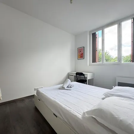 2 Réunis 6 Parking 16 Pers * Aubière