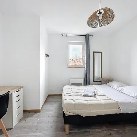 2 Reunis 6 Parking 16 Pers Lägenhet Aubière