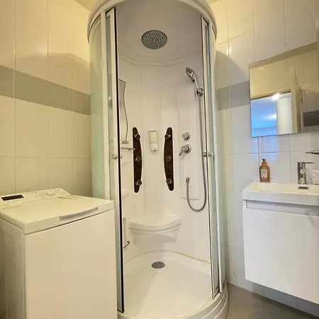 2 Réunis 6 Parking 16 Pers Appartement *